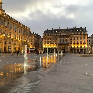 https://gite-du-vieux-lyon.hotels-rhonealpes.com