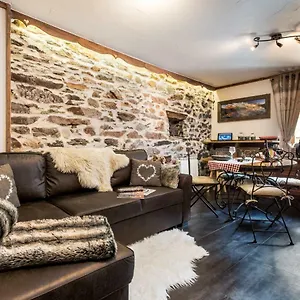 https://aux-pieds-des-cimes.hotels-rhonealpes.com